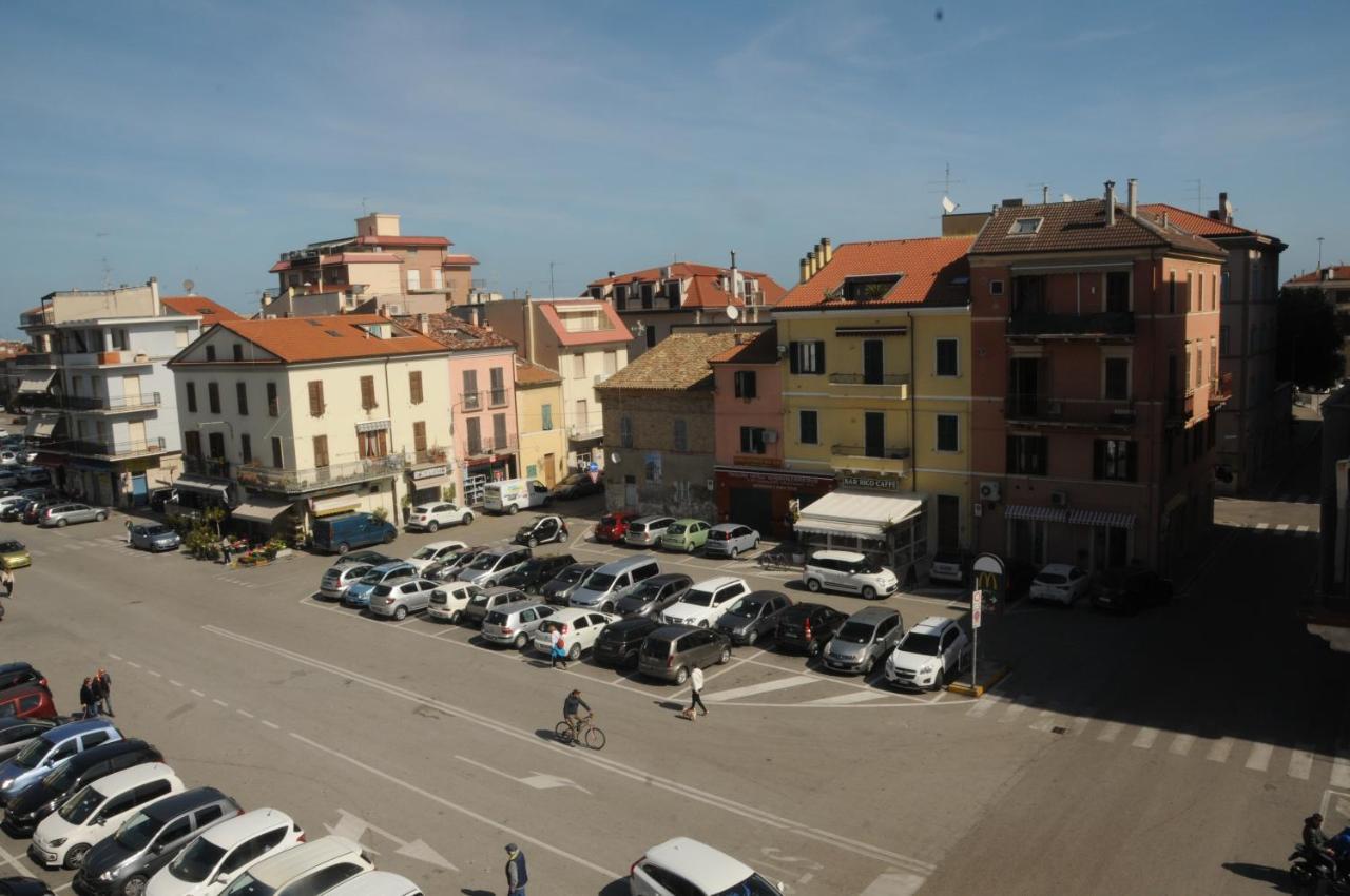 La Casa Di Luna San Benedetto del Tronto Buitenkant foto